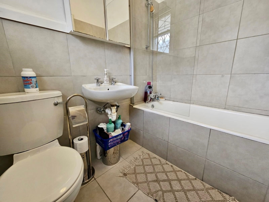 0 Bedroom Property for Sale in Sea Point Western Cape